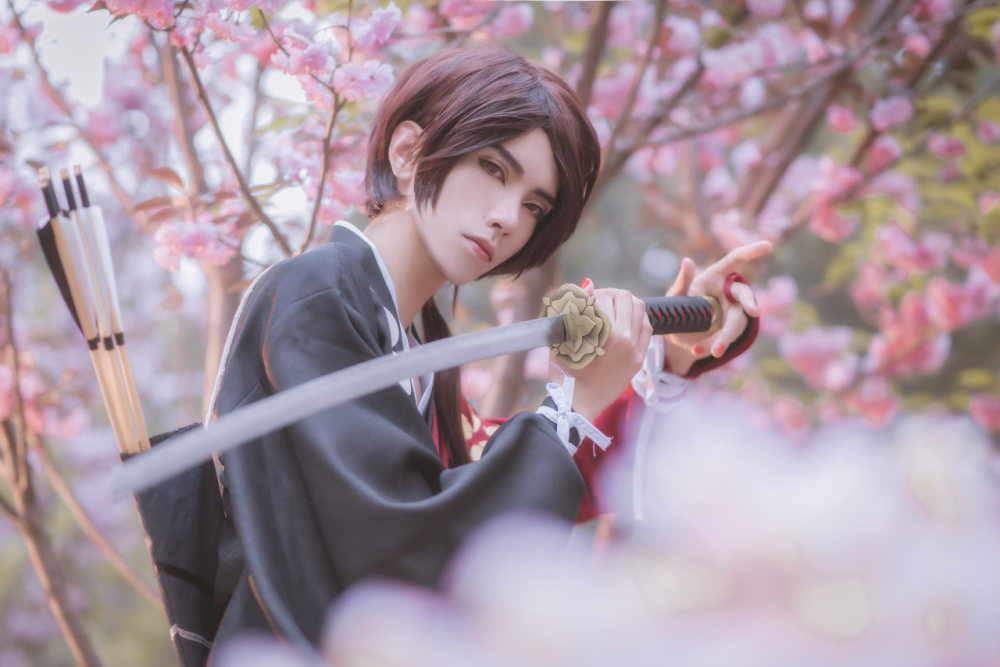 刀剑乱舞加州清光cosplay,果然樱花和武士刀也是一种浪漫