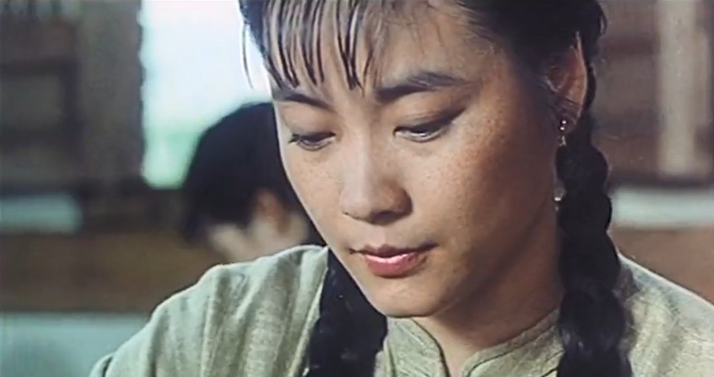 12岁女人偷人口述_12岁女生照片