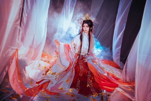 《天官赐福》cosplay正片图赏:太子悦神谢怜