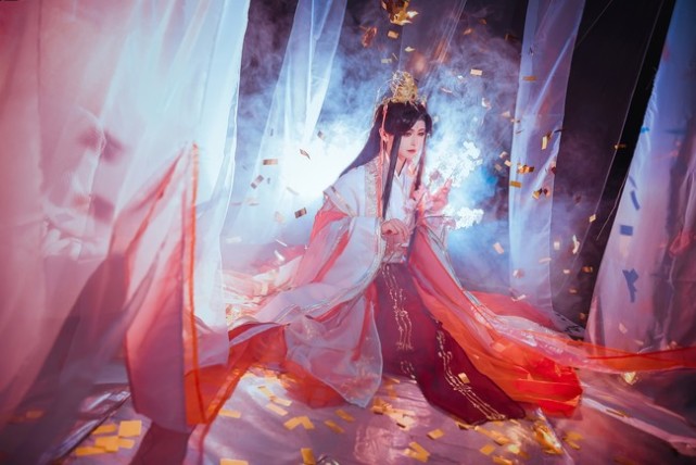 《天官赐福》cosplay正片图赏:太子悦神谢怜