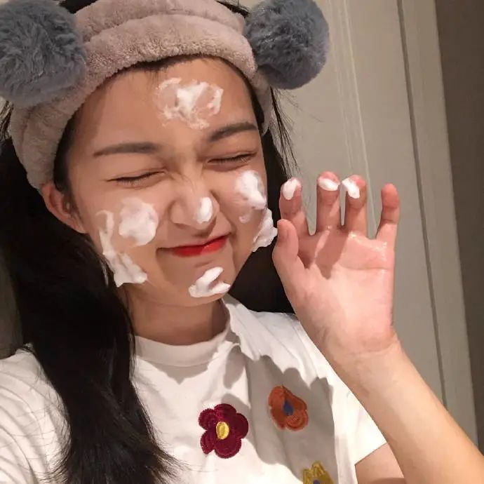 女生头像 | 奶茶的保质期只有一天