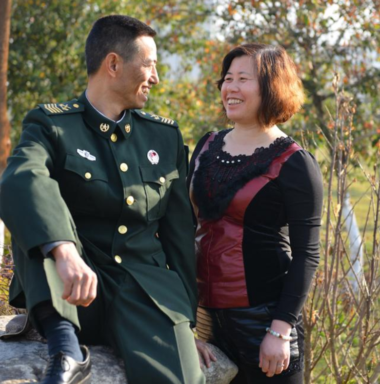 农村出身的兵王王忠心退役后被召回将军见到他都会敬礼