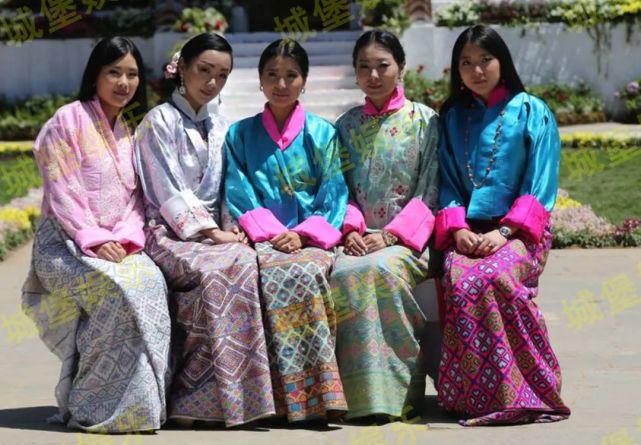 不丹五位公主"丹凤眼"好美,气质也不输佩玛王后,家族基因够强