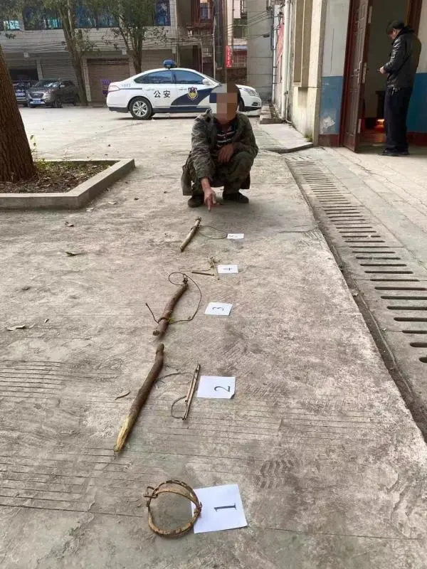 男子自制工具非法捕猎在山场放置铁夹子被捕未捕猎到动物也属非法狩猎