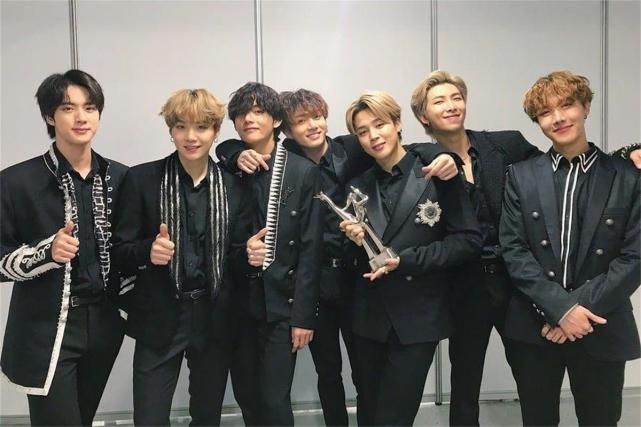 韩国总统在新年致辞中,提到了bts和粉墨:希望和幸福的