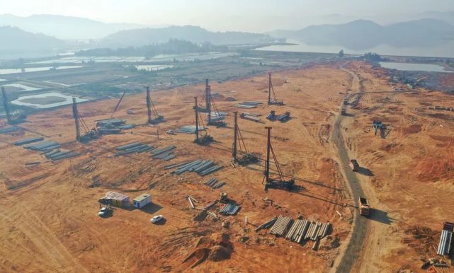 项目选址沙埕湾生态产业园前岐片区,该片区规划总用地约8000亩,项目