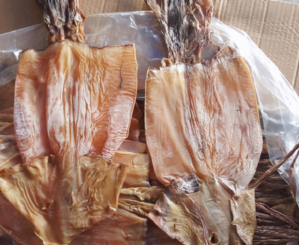 过年买干货,鱿鱼要挑大的还是小的好?口感差别大,别瞎
