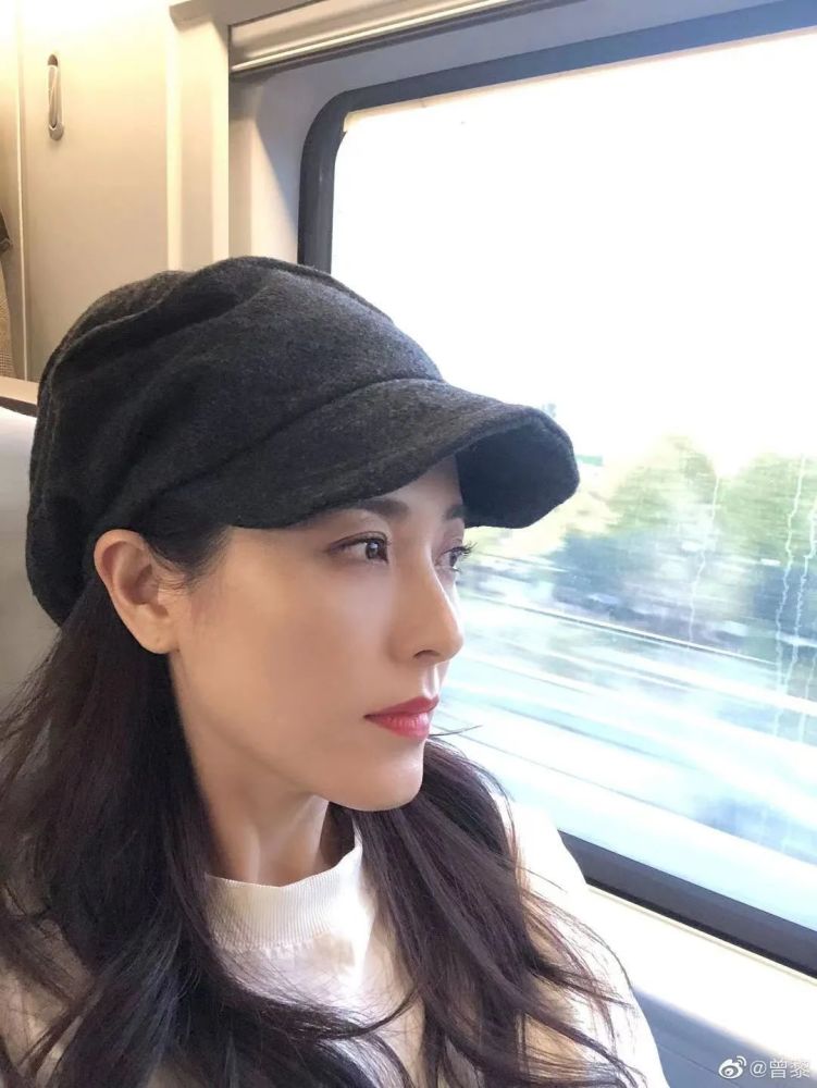 又一不老女神!44岁曾黎素颜近照白皙紧致如20,曾被嘲捧不红