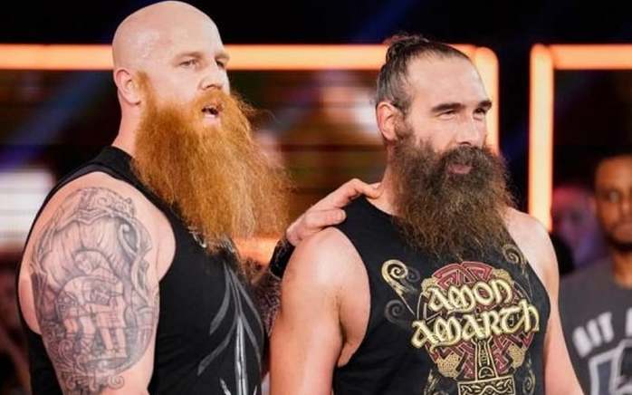 wwe罗曼·雷恩斯通过推销口罩来支持血癌基金会!