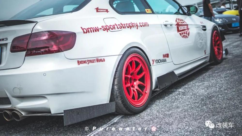 战斗格宝马m3 e92上路,感受下4.0升v8大排自吸的魅力