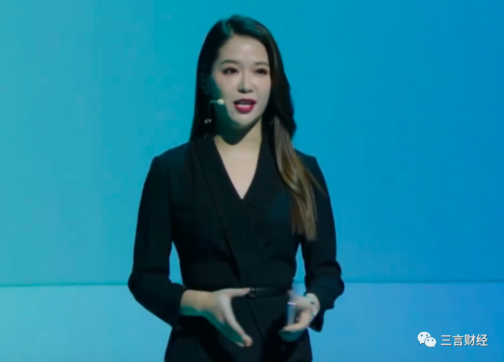 oppo产品经理—吴荻oppo ace2发布会上,产品经理吴荻身穿黑色上衣和