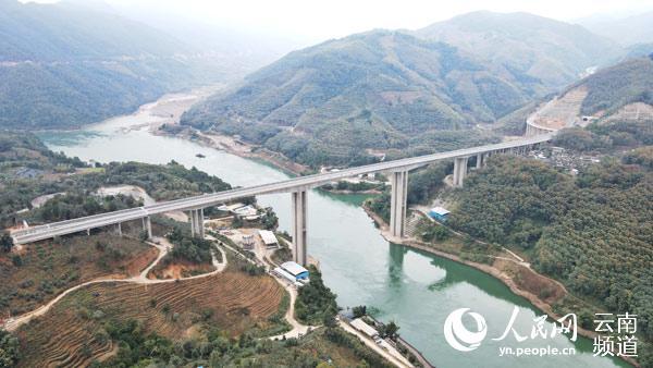 中缅国际通道墨江至临沧高速公路建成试通车