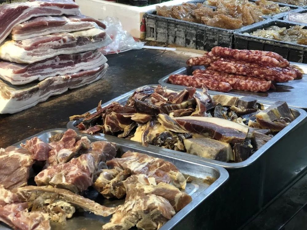梦境的深意，梦见外婆家有两大边猪肉的象征与解析
