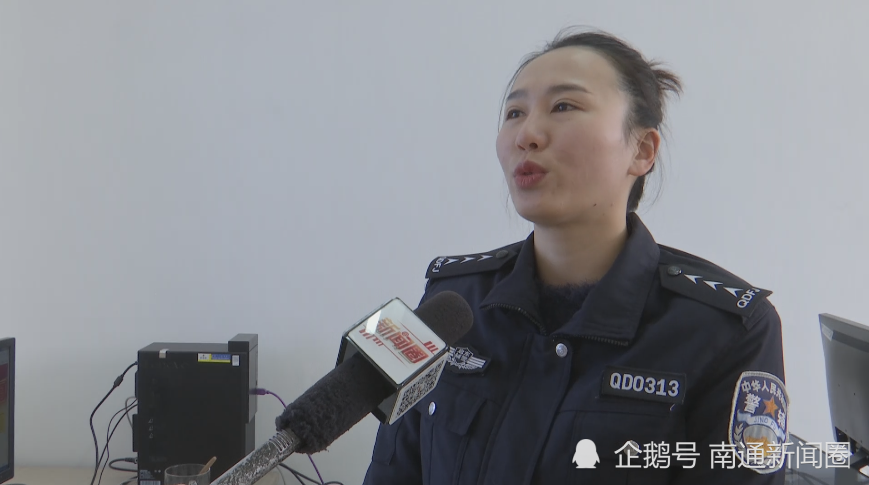 杨燕是启东市公安局交警大队的一名辅警,这位可甜可咸,可柔可飒的90后