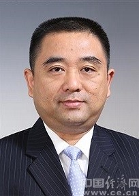 钟晓咏当选上海徐汇区区长(图|简历)
