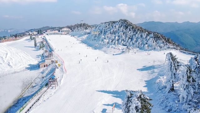 这些人可到玉舍雪山滑雪场免费滑雪
