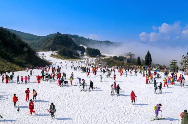 野玉海站海坪东广场土司庄园火把广场(西停车场)雪山南大门—乌蒙园