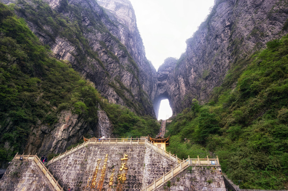 张家界天门洞比孙悟空还早500年大自然神秘的作品