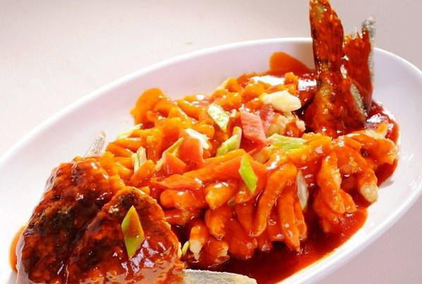家常菜:松子鱼,小炒肉,韭菜苔炒鱿鱼
