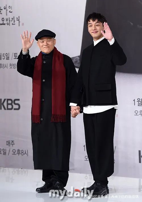 节目由韩国著名演员刘亚仁和学者金容沃联合出演,两人以脱口秀形式