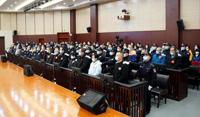 泸州中院对王德彬等组织,领导,参加黑社会性质组织罪等罪一案一审宣判