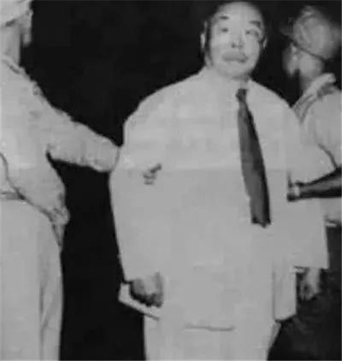 汤恩伯死在日本人的手术台上,他漂亮妻子下场如何?