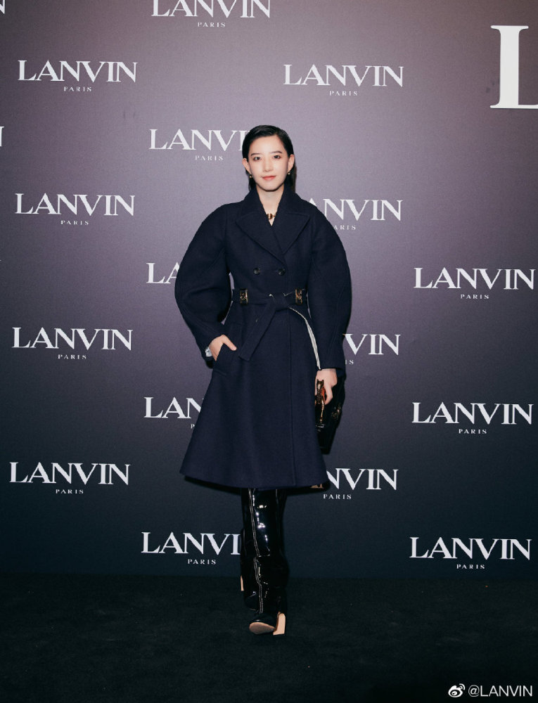 孟佳亮相lanvin 2021春夏时装秀现场