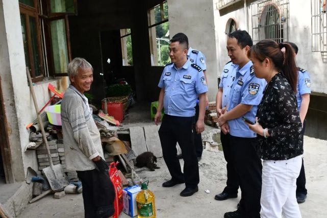 【我们的节日·我们这五年】警在 民安