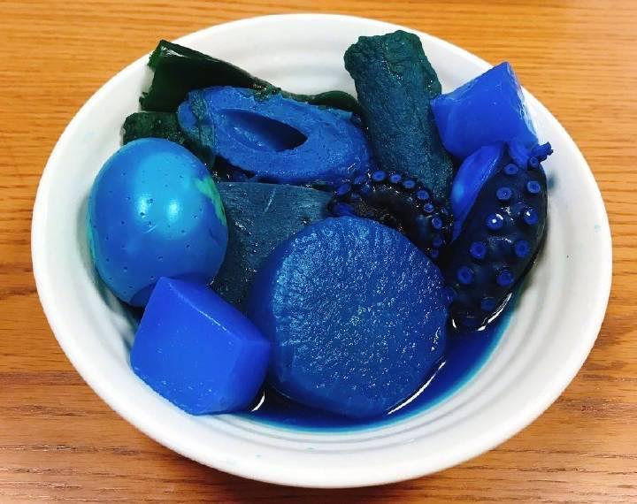 蓝色食物让人没有食欲,人类对于蓝色的恐惧是刻在基因