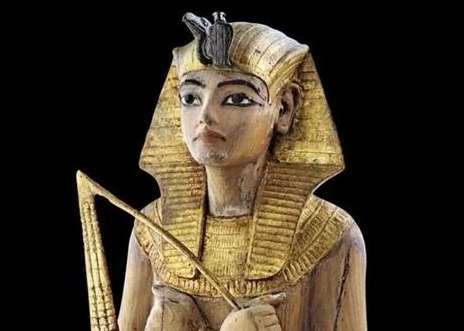胡夫是埃及第二位君王为何别的法老雕像林立他的雕像剩下一个
