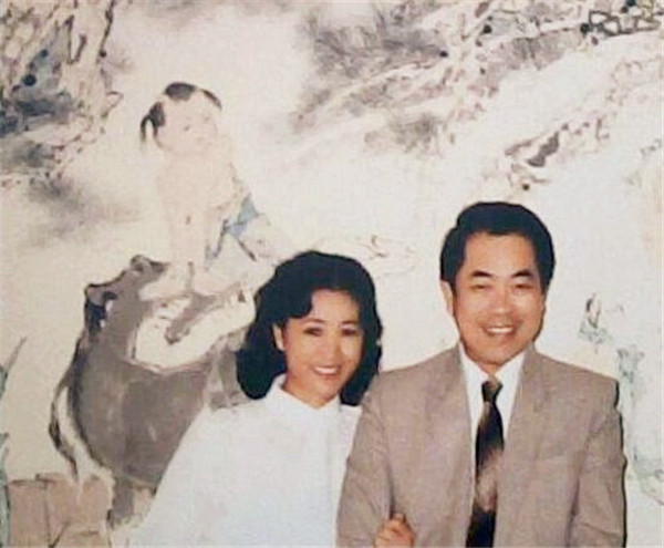 范曾老婆楠莉有多渣?伪造身份隐瞒婚史,婚内不忠却称