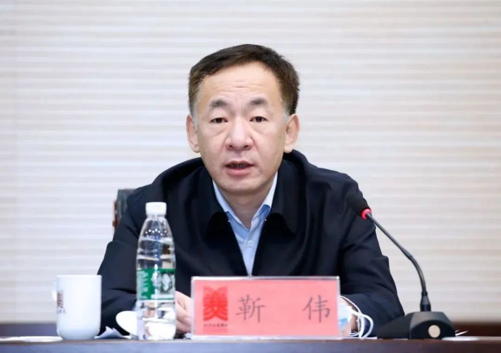 北京市副市长,市政府秘书长靳伟出席会议并讲话