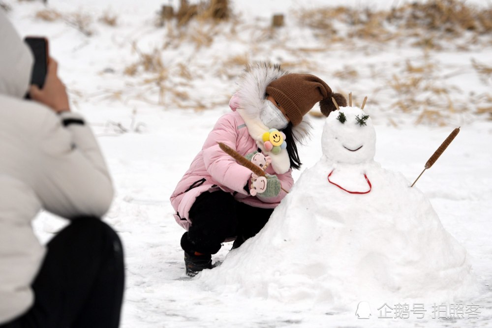 堆雪人口罩_戴口罩的卡通图片