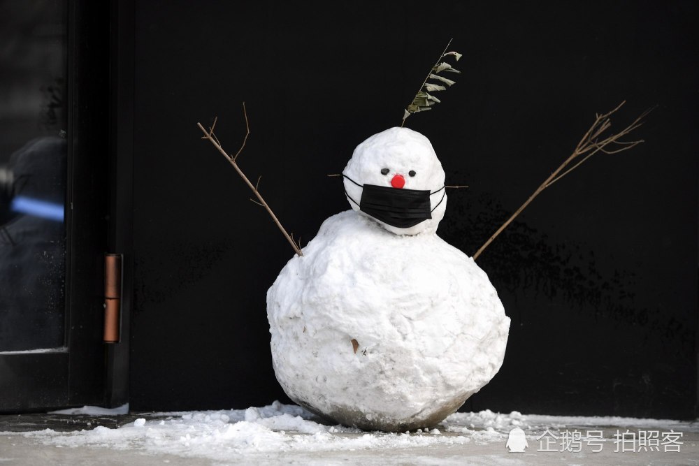 堆雪人口罩_戴口罩的卡通图片