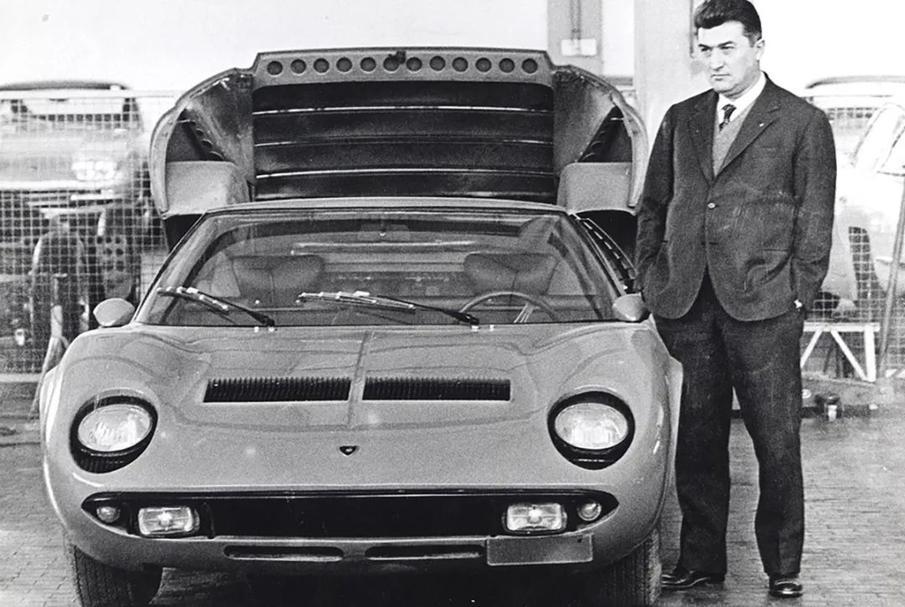 兰博基尼品牌的创始人名叫费鲁吉欧·兰博基尼(ferruccio lamborghini