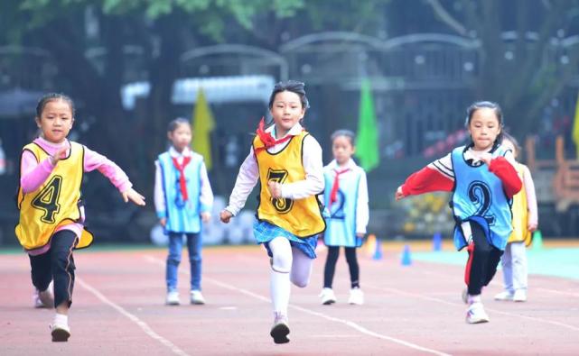 大江小学副校长郑江山:心中有爱眼里有光,做好学生的引路人