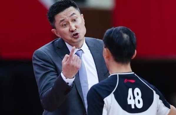 cba裁判吹黑哨?杜锋惨遭打压!辽篮裁掉西蒙斯,张镇麟隐患大