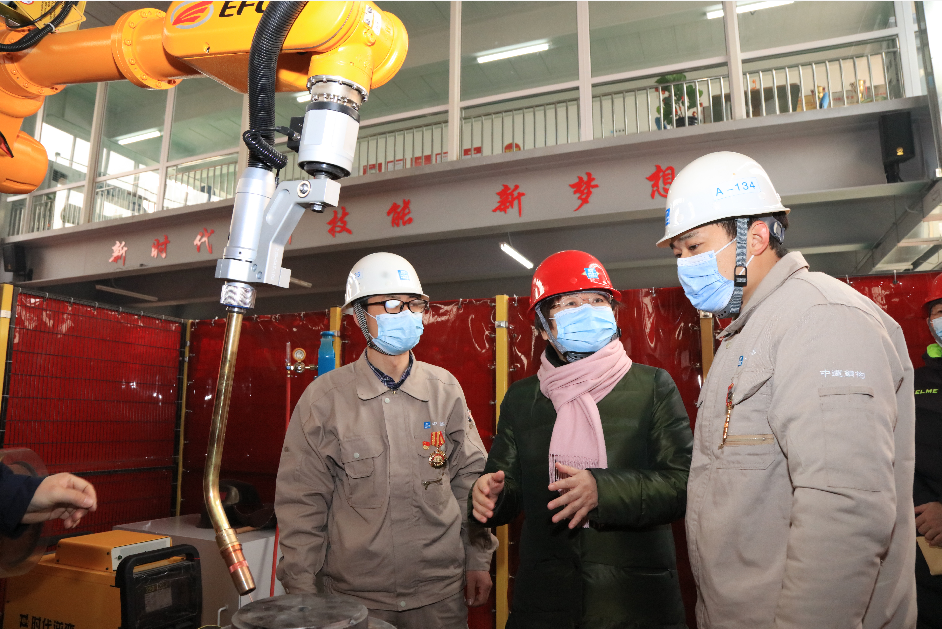 奋战在建设一线的 天津市劳动模范吕永东和五一劳动奖章获得者李朋朋