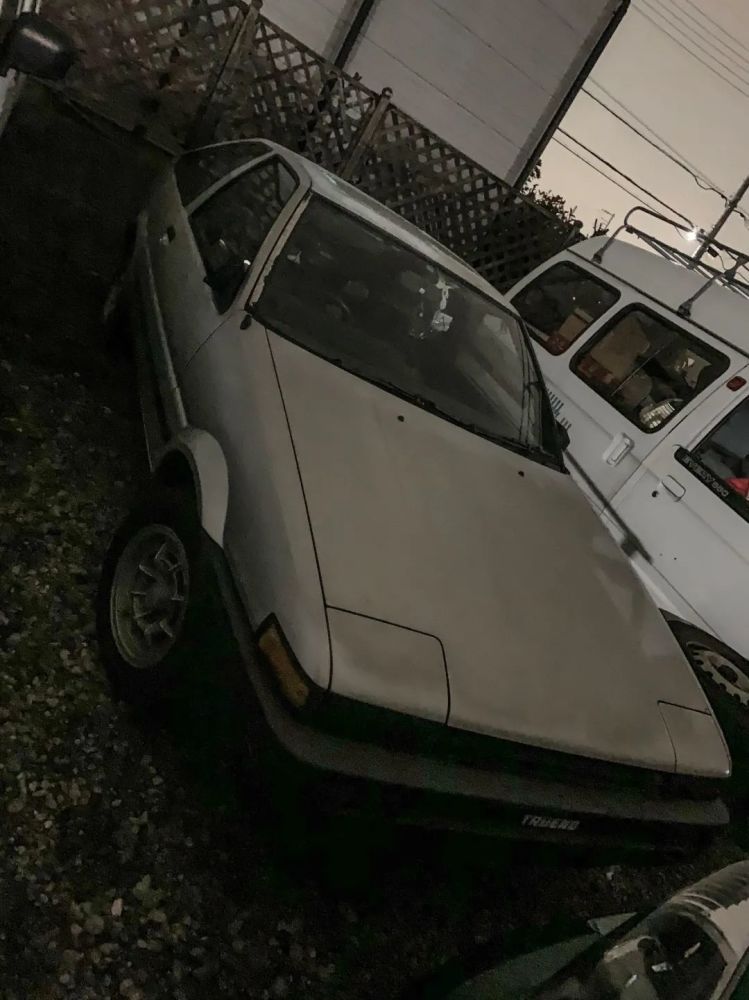 多年前朋友的trueno ae85,外观上和ae86几乎一样