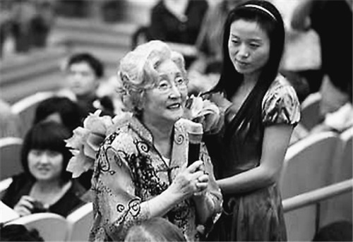 钱学森的夫人蒋英有多美?看完这组黑白老照片,你就明白了