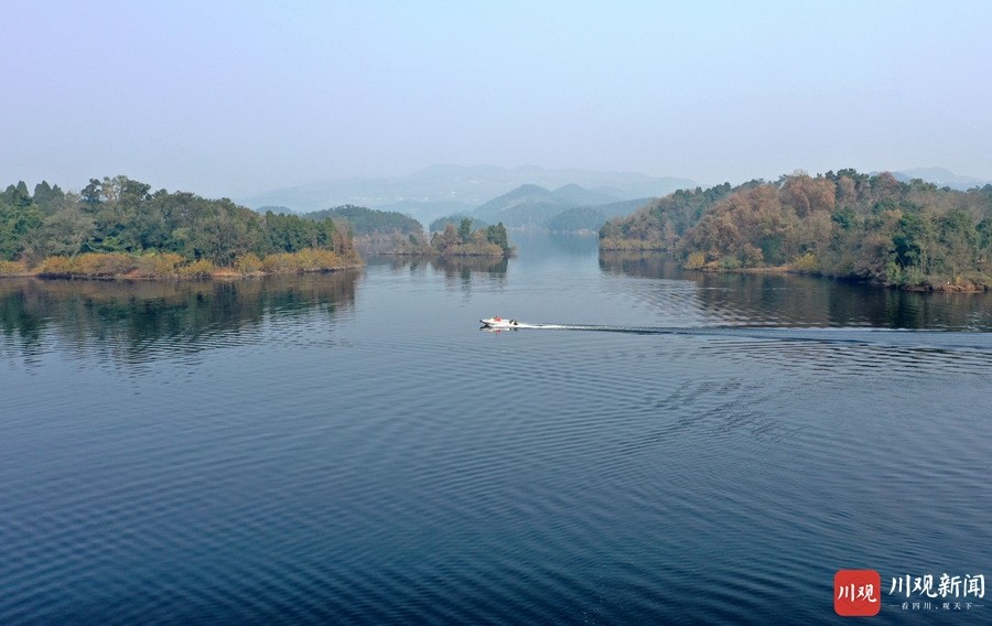 眉山市仁寿县黑龙滩水库是1972年建成的一座人工湖泊,库区面积达23.