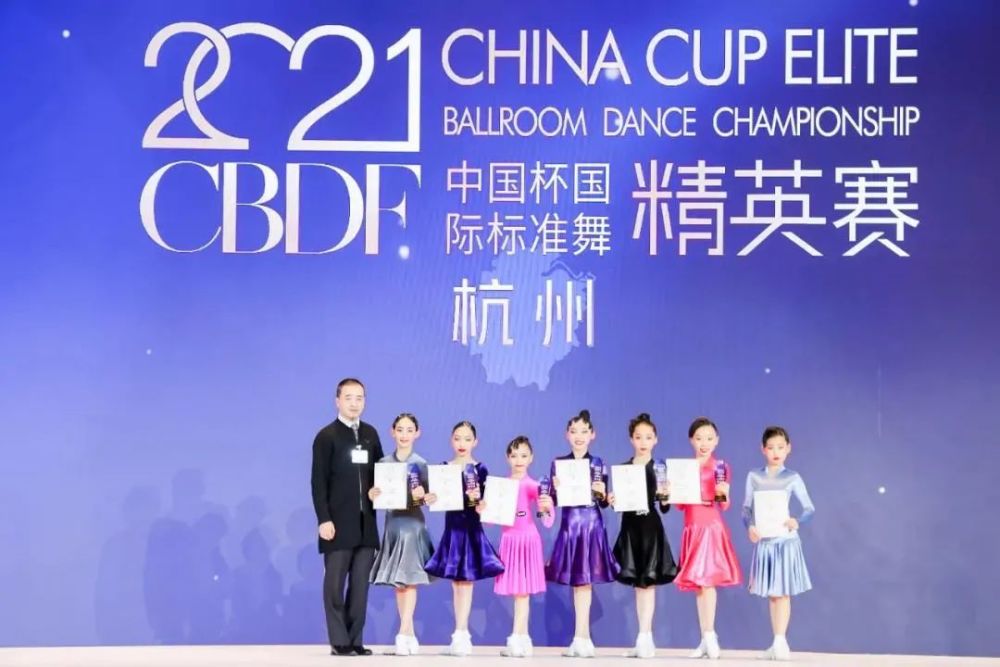 选手(排名从左到右:朱怡菲,许思印,张雅思,裴若琪,付钰涵,林李睿诗