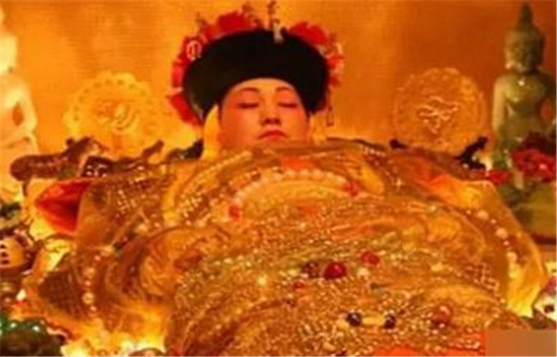 遗憾的是,有一次宋美龄的美国朋友洛克菲勒去她家里,看到了这颗夜明珠
