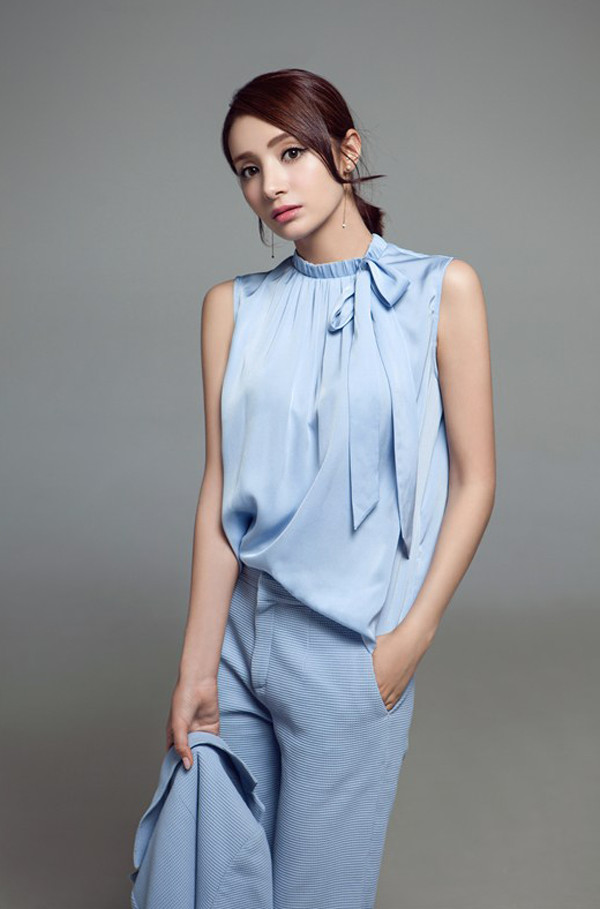 新疆美女演员麦迪娜纯美靓丽异域风情