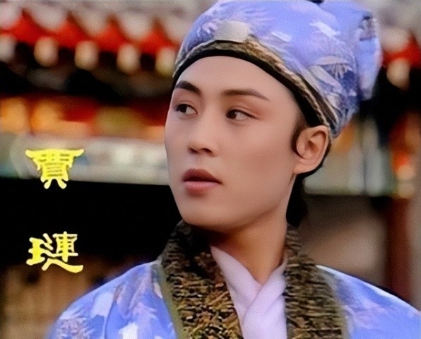 邓婕和高宏亮这对"夫妻"恰到好处,三个妾室里平儿姑娘美丽又大方,连贾