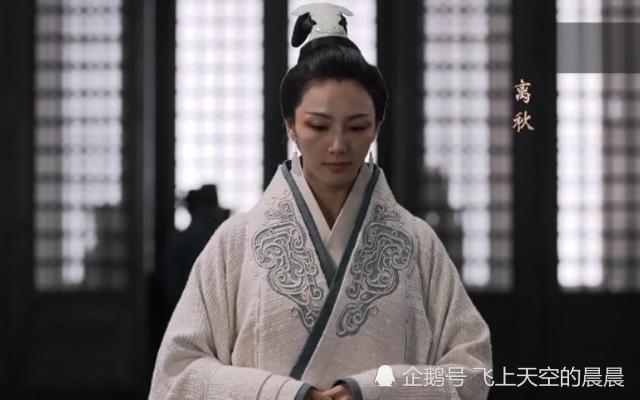 离秋气质清新脱俗,温婉大度,谦卑有礼,才华斐然,她