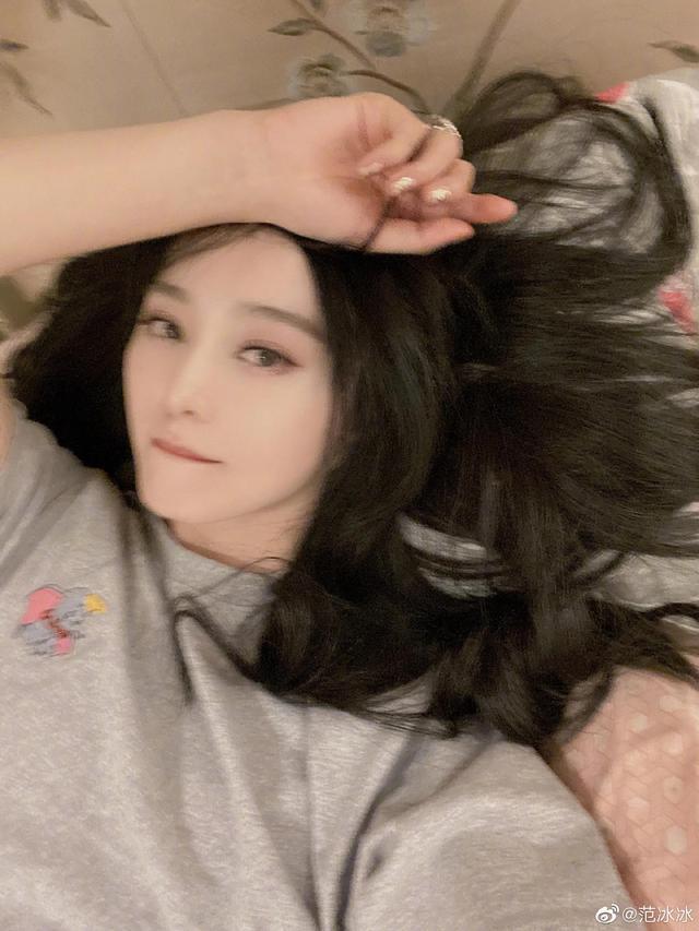 范冰冰最新自拍,重回颜值巅峰,怼脸拍都那么好看!