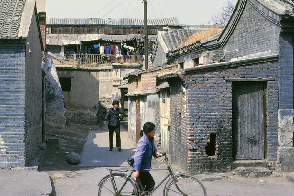 80年代的崇文区老胡同里的住户,这样的场景在老一辈人心里依然记忆