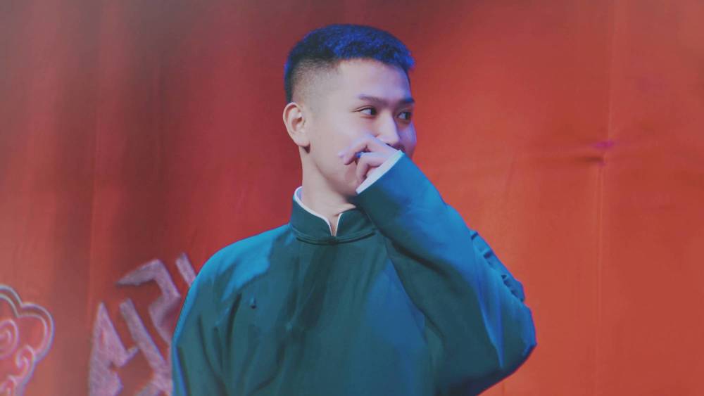 德云社张鹤雯砸挂师兄弟谁红蹭谁热度因调侃烧饼现场掌声不断