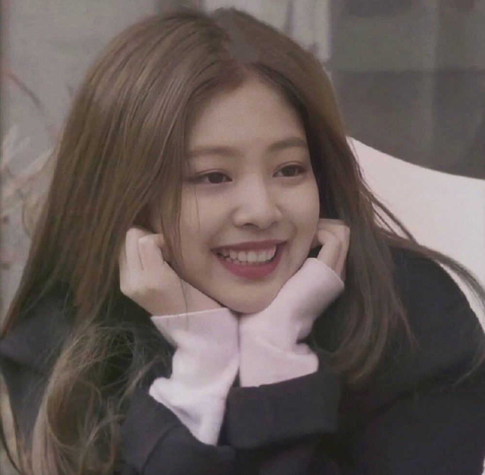 blackpink妮妮头像,blackpinklisa头像 blackpink人间香奈儿jennie头像壁纸0116生日粗卡